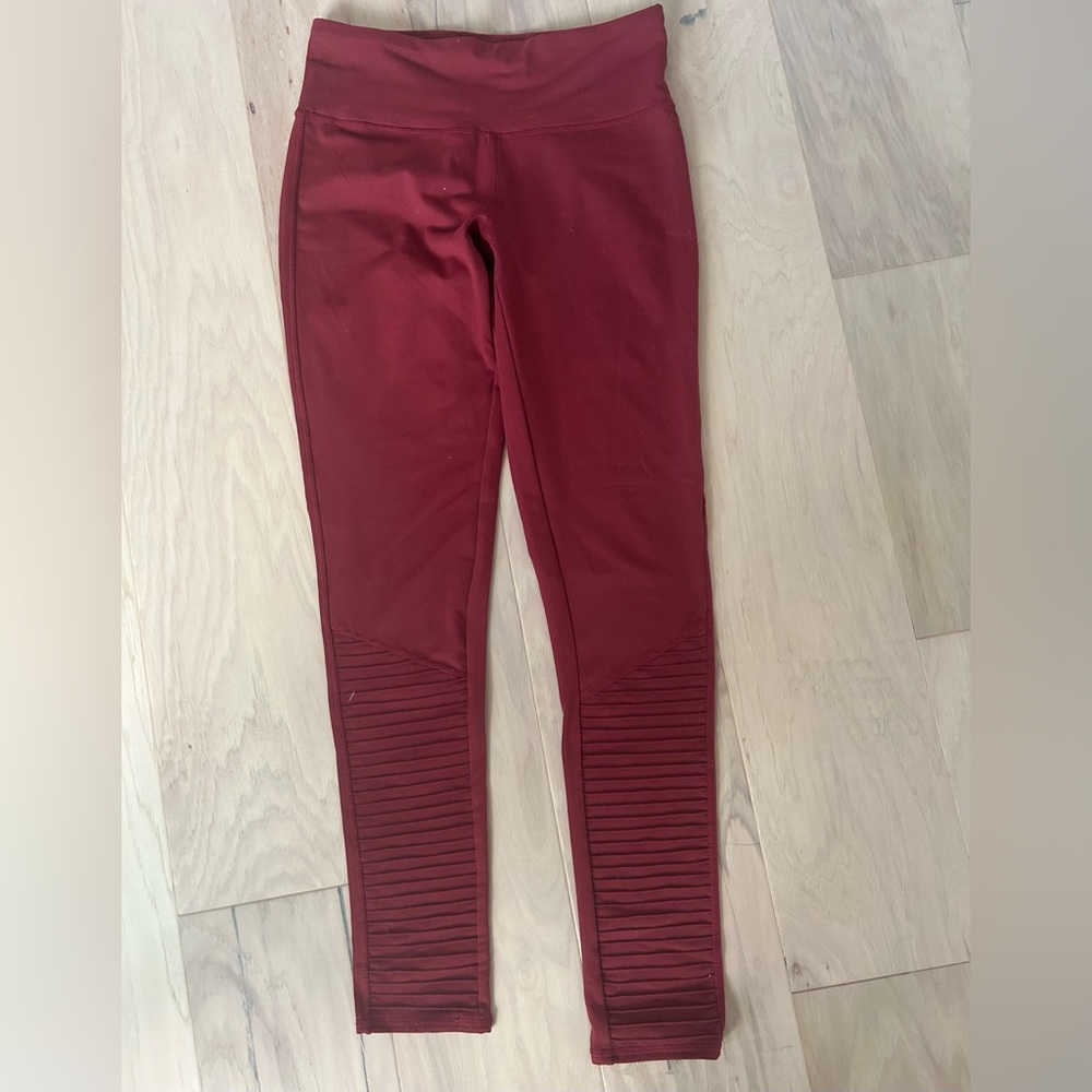 Threads 4 Thought leggings